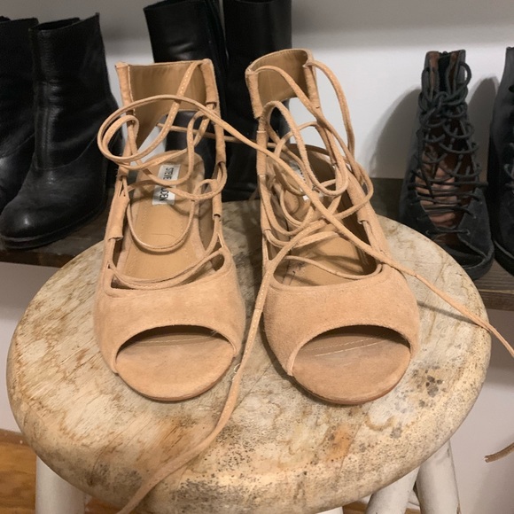 SteveMadden short heels! Size 6.5 - Picture 2 of 3